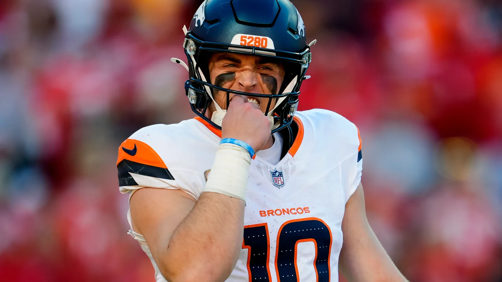 Broncos camp erupts in fight as Bo Nix loses cool