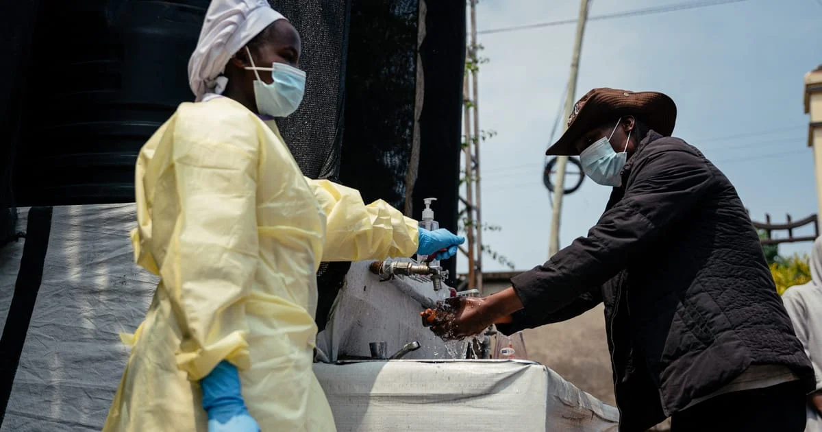 Prague to observe U.S. doctor exposed to Ebola; officials say public risk is zero