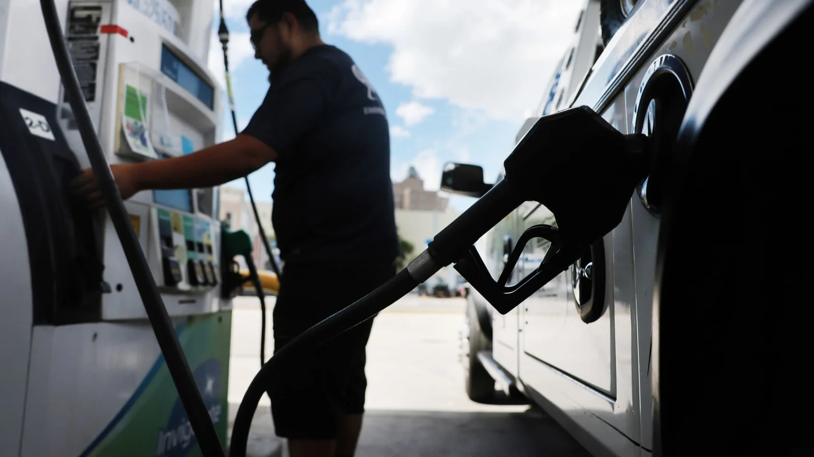 Gas prices dip below $4 as Iran deal eases Hormuz fears