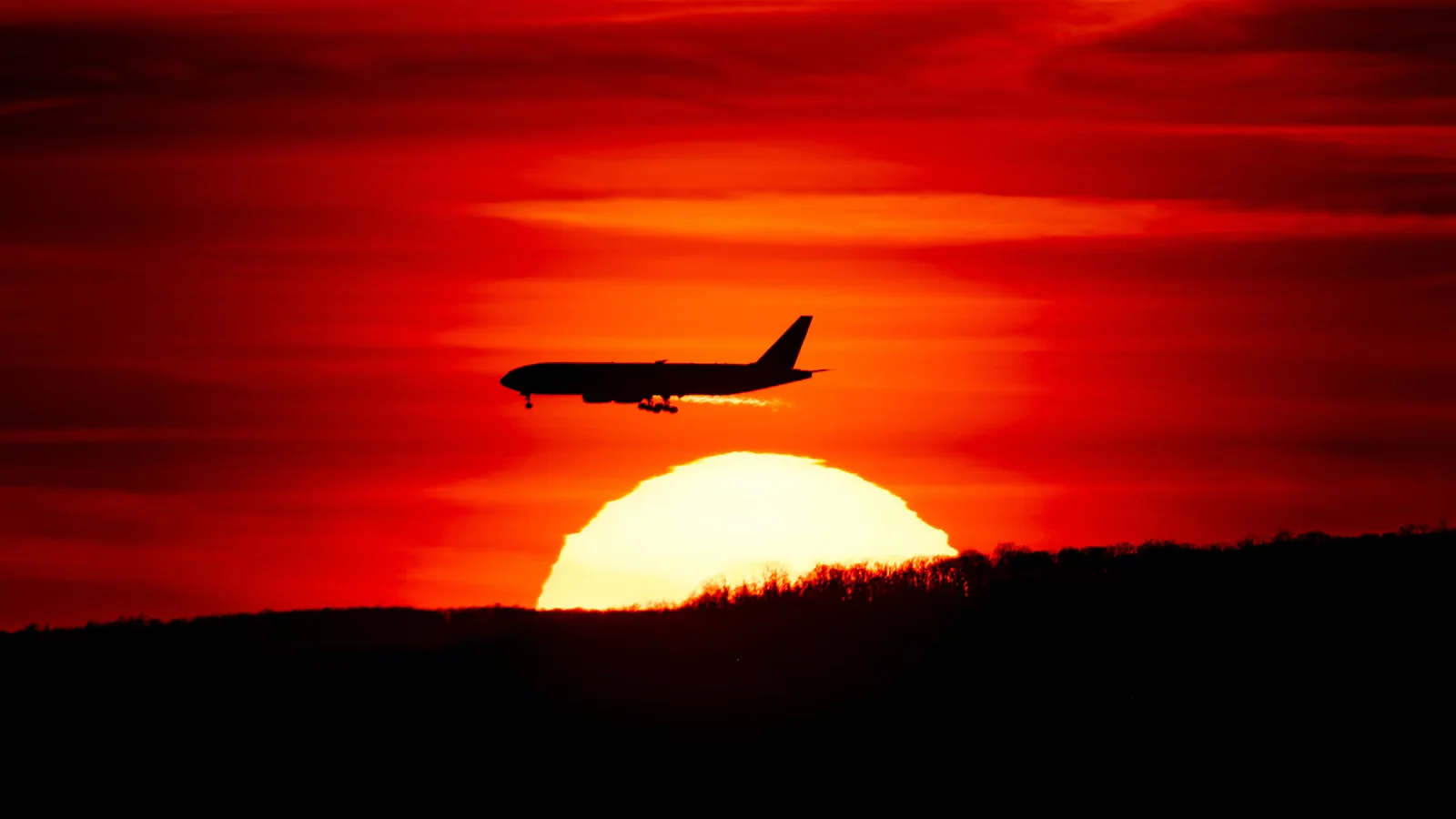 Aircrew Face Elevated Radiation-Linked Cancer Death Risk, Study Finds