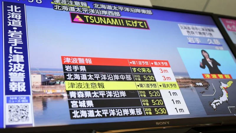 Strong offshore quake triggers Japan tsunami warning