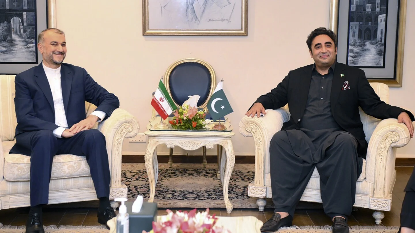 Iran's Top Diplomat Urges Pakistan to Expedite Completion of Long-Delayed Gas Pipeline