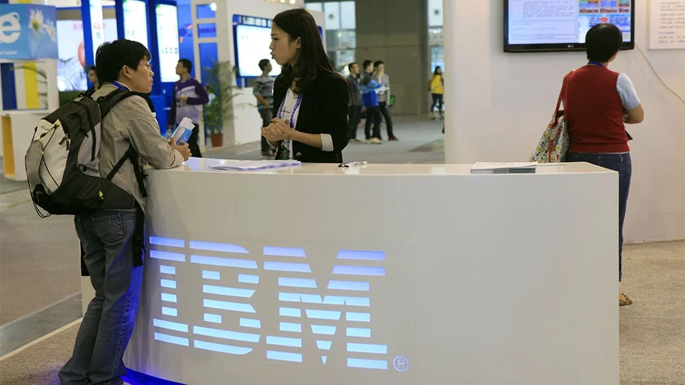 IBM Shares Fall Despite Earnings Beat Amid Software Sales Concerns