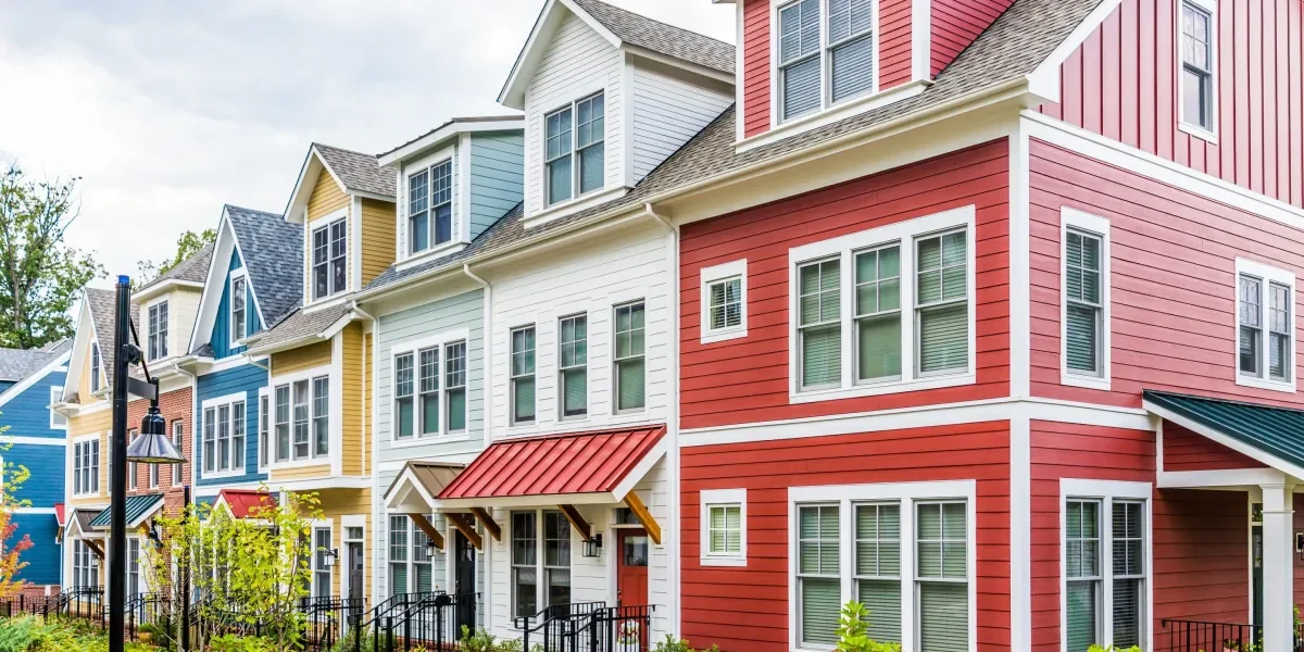 Middle class homebuyers taking on risky $7,000 mortgages banking on future refinancing.