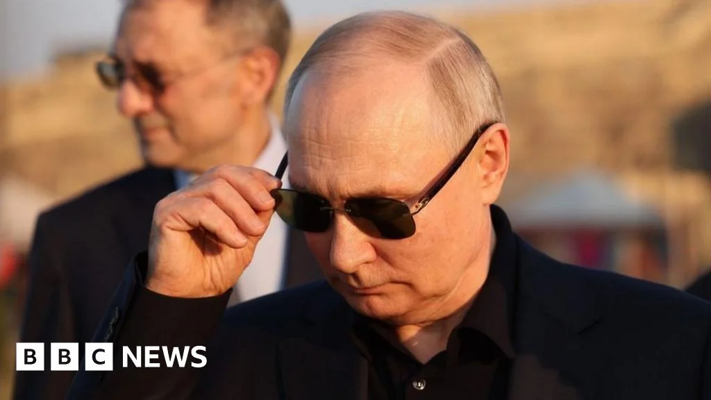 Unraveling Putin's Vulnerability: Failed Mutiny and Weakening Grip