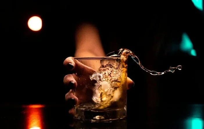 Hidden Weekend Drinking Pattern Threatens Men’s Health More Than Smoking