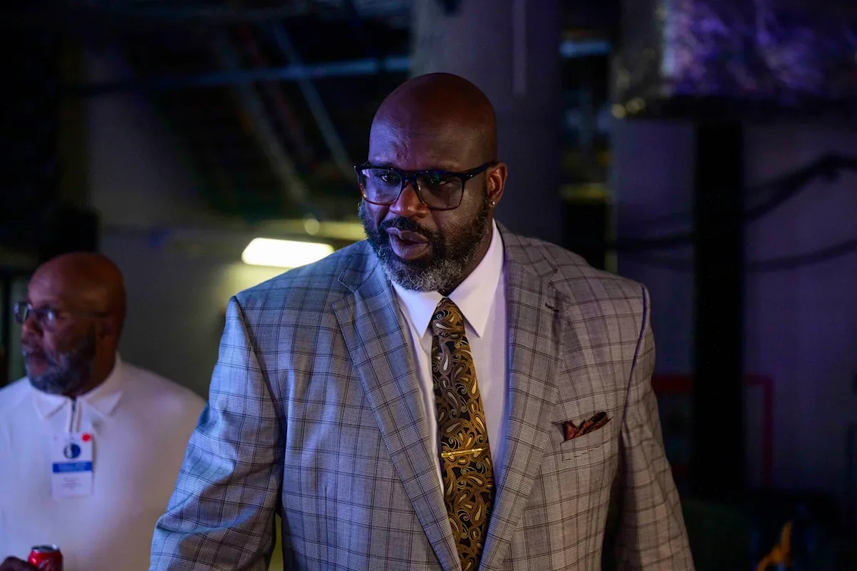 Shaq evades FTX investors' lawyers for months.