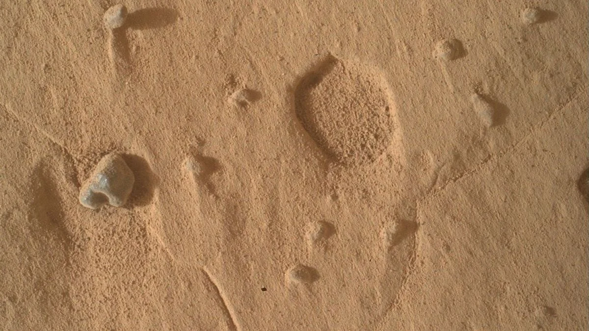 Curiosity Encounters Mysterious Martian Holes on Mount Sharp