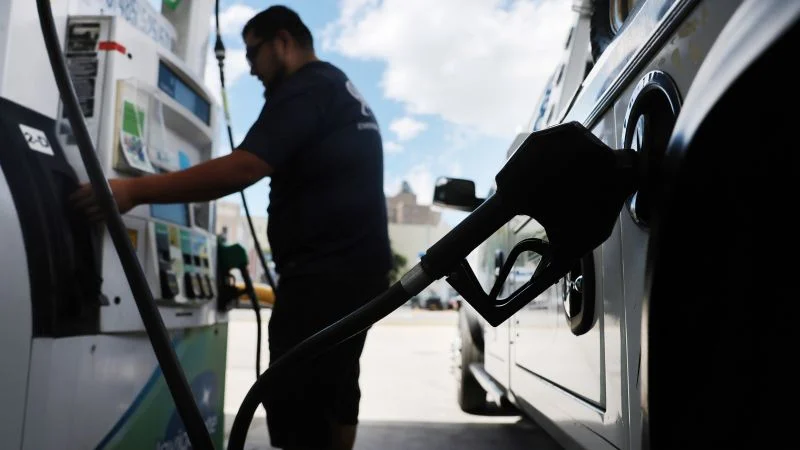 Gas-price relief lifts consumer sentiment for first time in three months