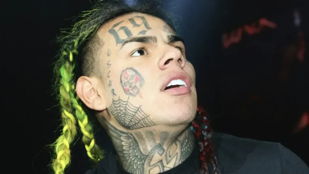 Tekashi 6ix9ine Attacked at Gym, Perpetrators Sought by Police