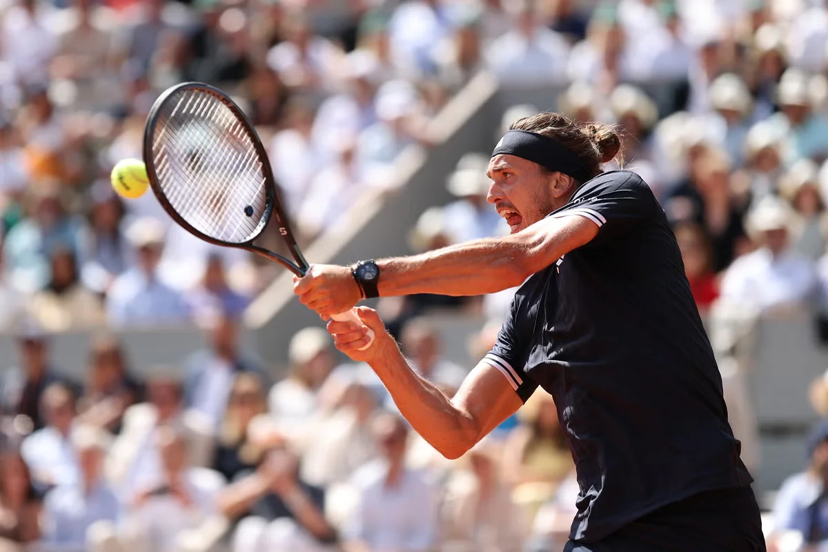 Zverev asserts early control in Paris final, 6-1 Cobolli in opening set