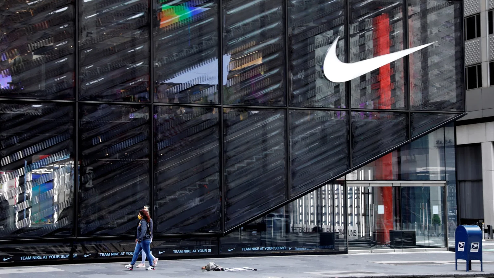 Nike's Q3 earnings exceed expectations despite inventory challenges.