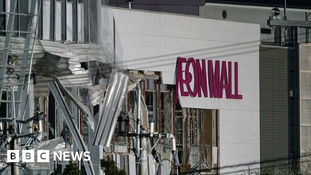 Re-entry order after quake proves fatal for two Kumamoto mall workers