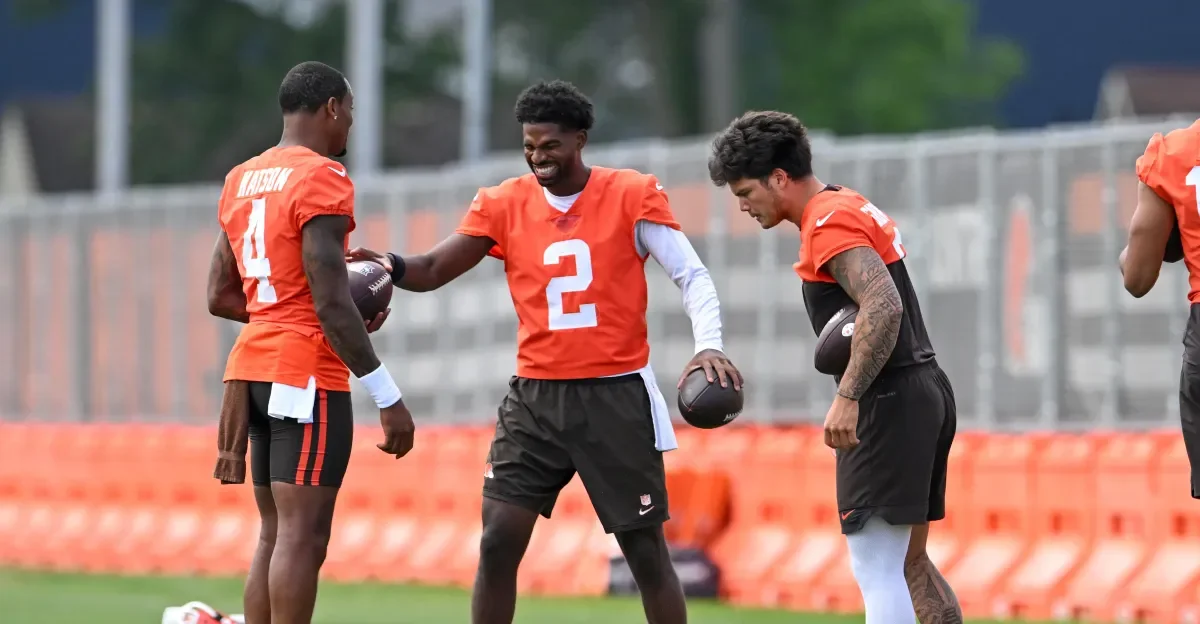 Browns keep QB duel alive with Watson-Sanders preseason rotation