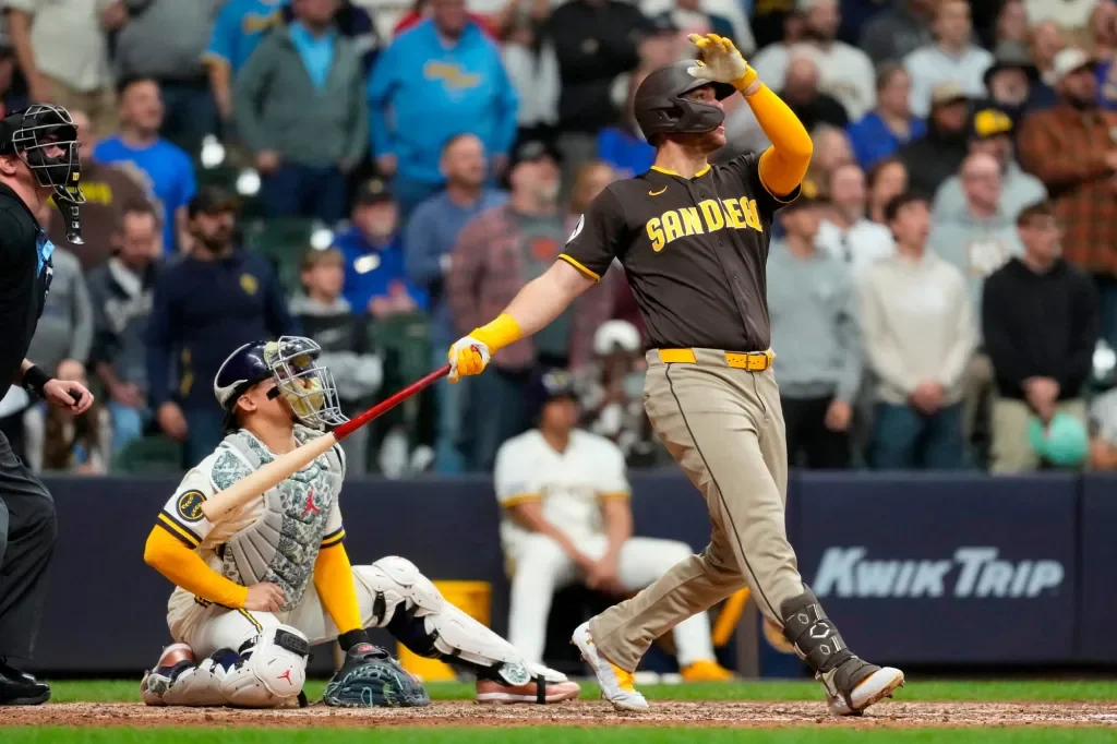Sheets' ninth-inning blast powers Padres past Brewers