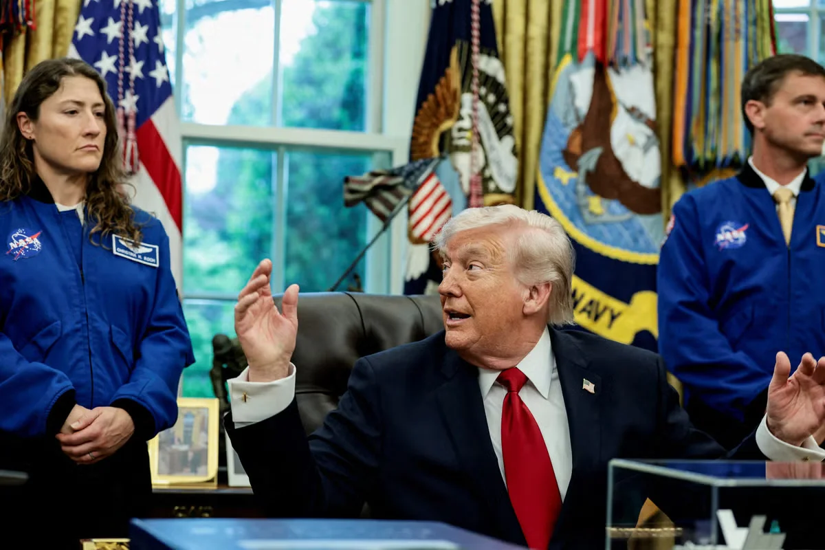 Trump’s Oval Office ramble fuses Ukraine and Iran, with Artemis II in the background
