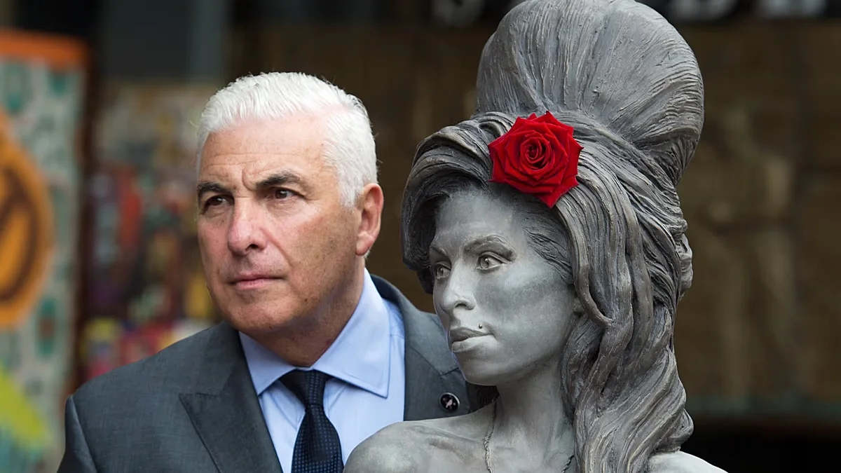 Mitch Winehouse ordered to pay nearly £1m to Amy's friends in belongings case