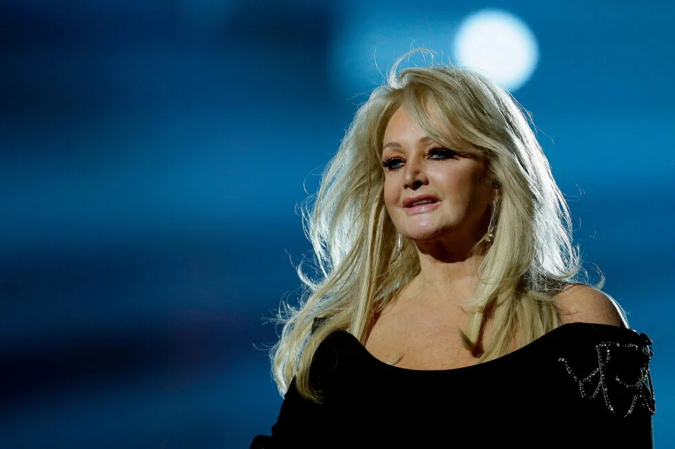 Bonnie Tyler hospitalized after emergency surgery