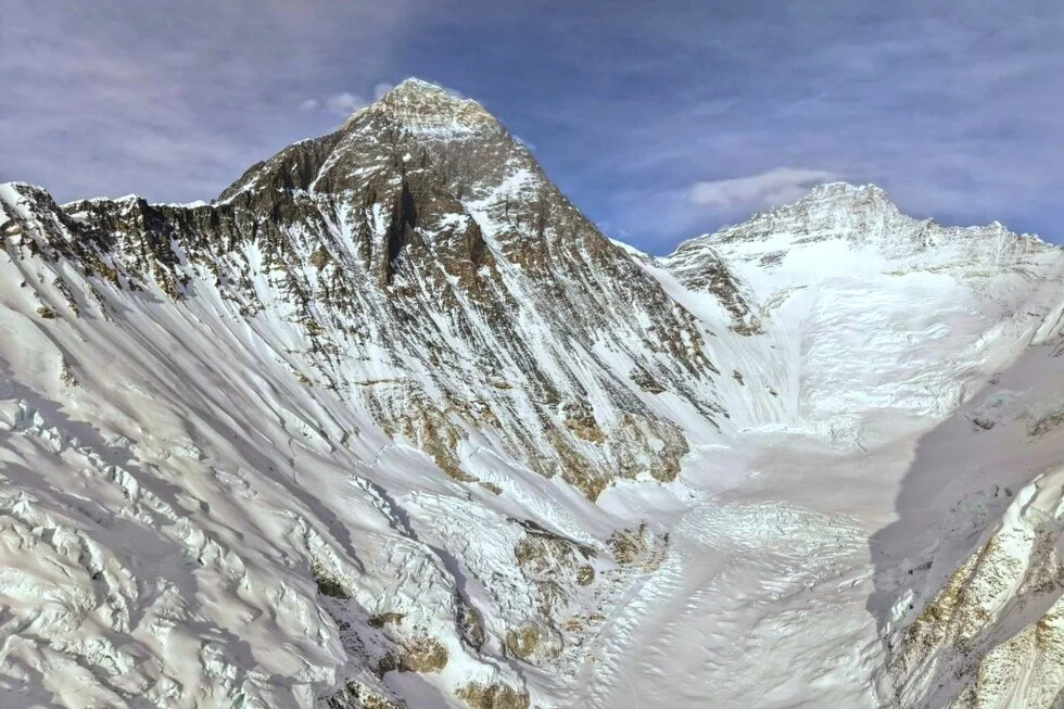 Everest ascent captured: climbers press toward the summit amid harsher conditions