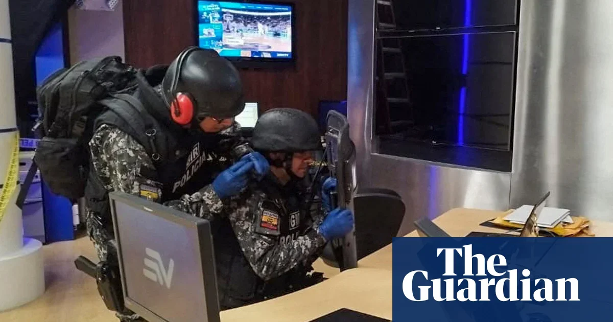 Ecuadorian Journalists Targeted with Letter Bombs Disguised as USB Sticks
