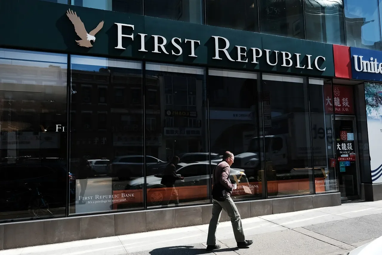 "Growing Concern Among Americans Over Bank Deposit Safety"