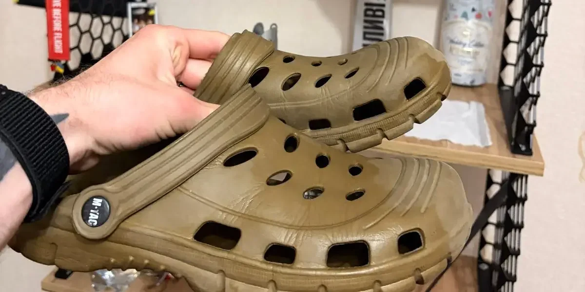 Ukraine's Front-Line Troops Go Casual: 'Tactical Crocs' for Post-Front Relief