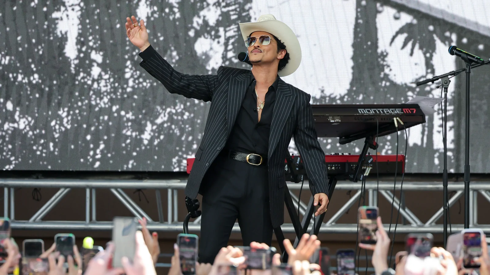 Bruno Mars Lights Up Vegas With The Romantic Tour Opener