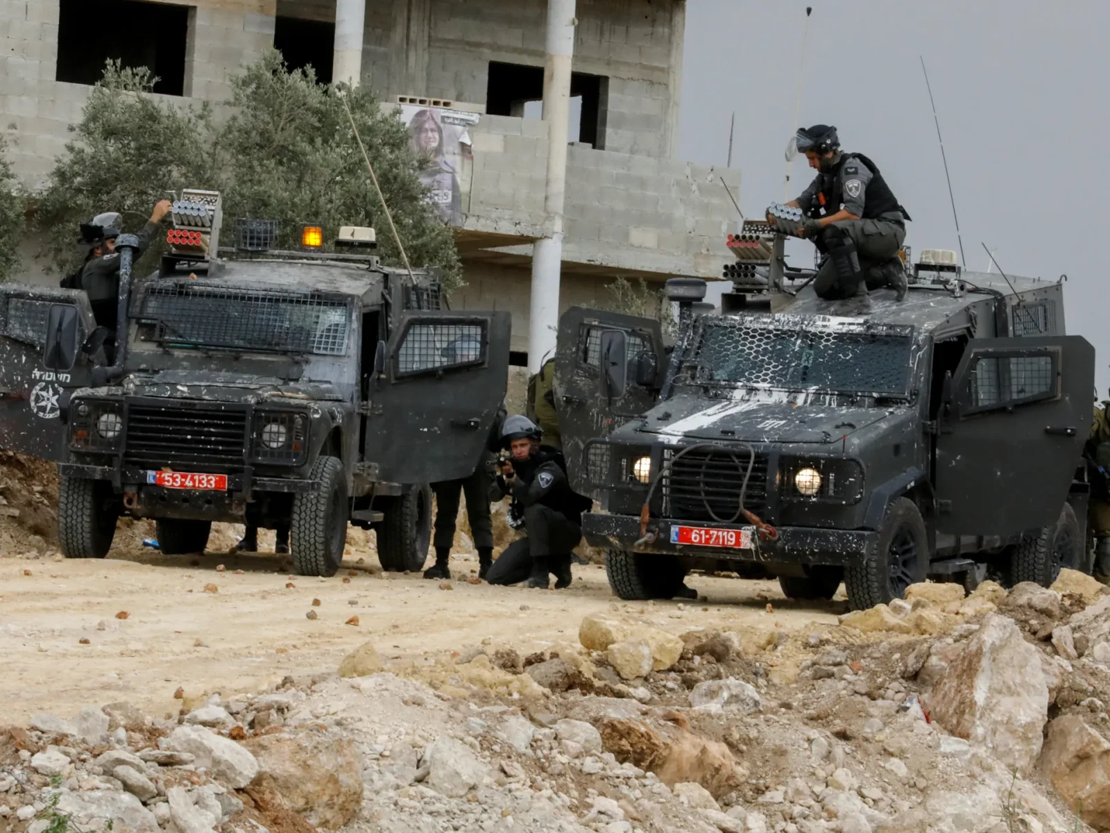 Israeli forces kill Palestinian teen in West Bank clashes.