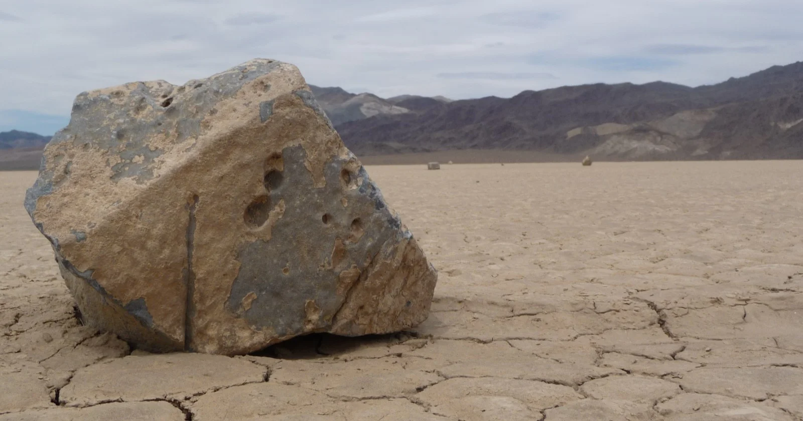 Thin Ice and Light Winds Move Death Valley's Sailing Stones