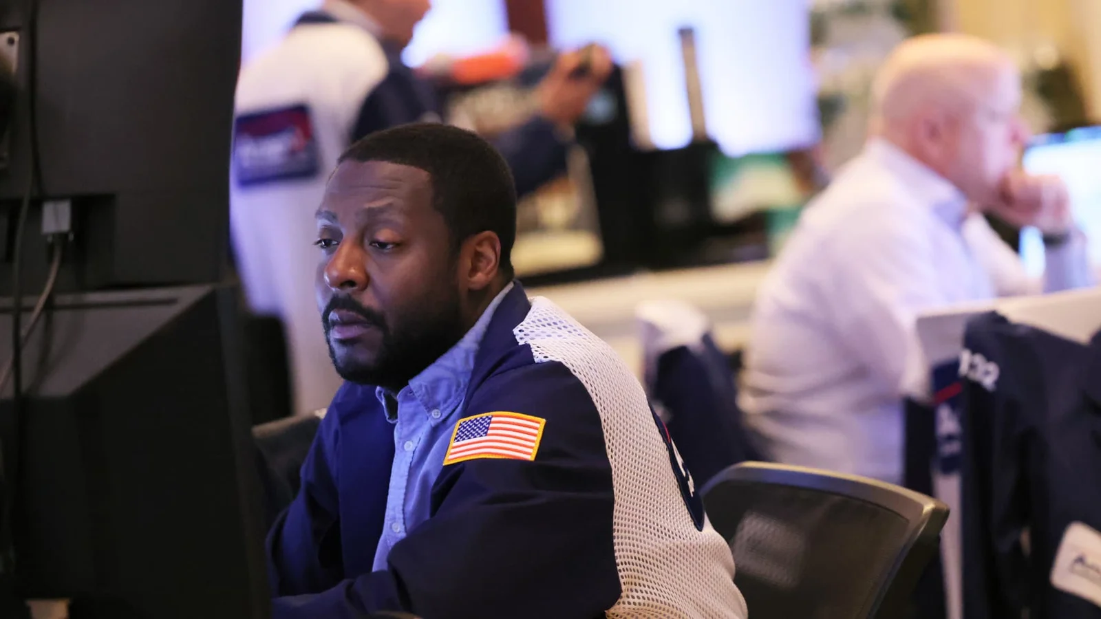 Investors cautious as Treasury yields rise and major indices fluctuate.