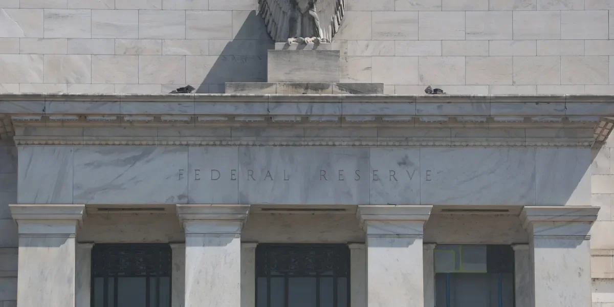 Experts Warn Against Trump's Push for Lower Fed Rates Amid Inflation Concerns