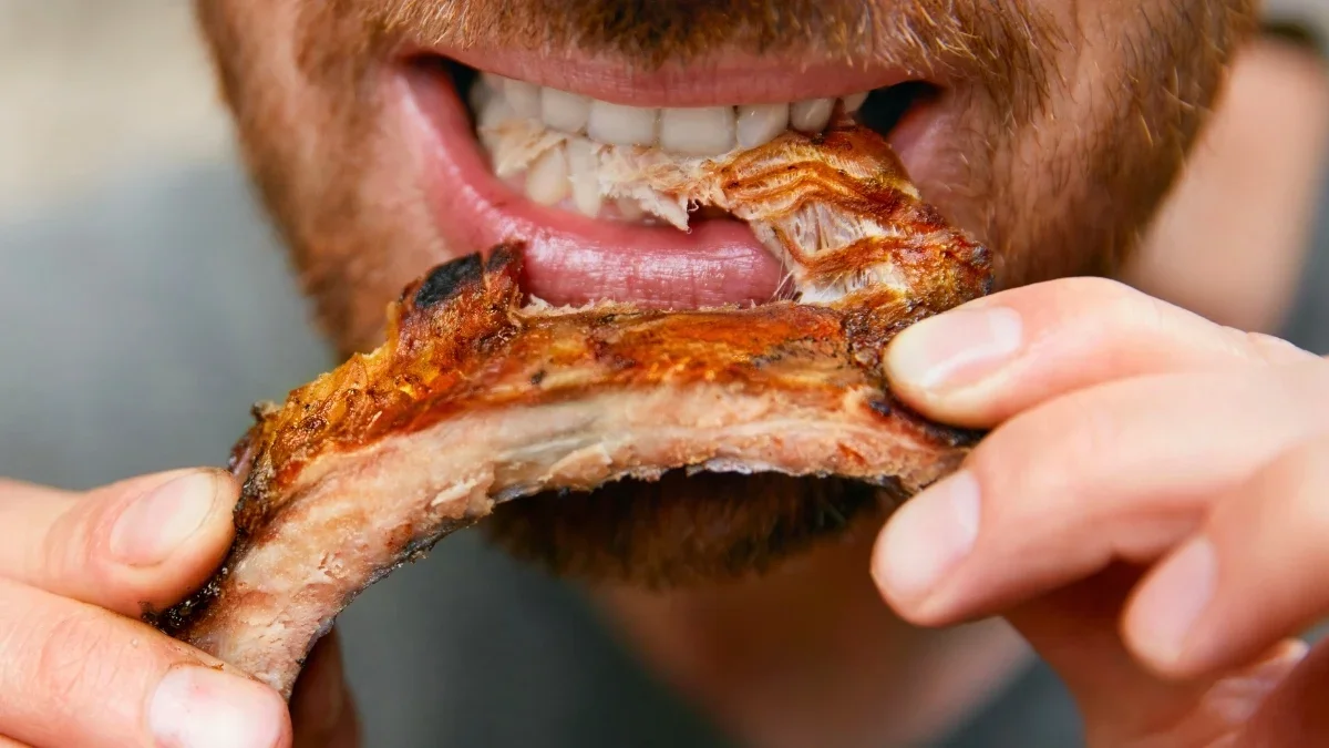 Meat-Eating Women Over 80 May Reach 100, But Only If They’re Not Underweight