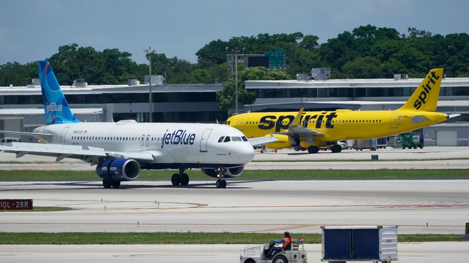 JetBlue wins Spirit’s LaGuardia slots, eyes a Terminal A comeback