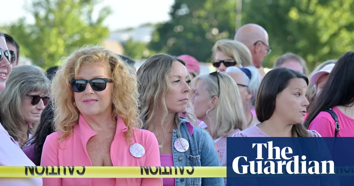 Mass rally backs Lindsay Clancy, spotlighting postpartum psychosis at trial