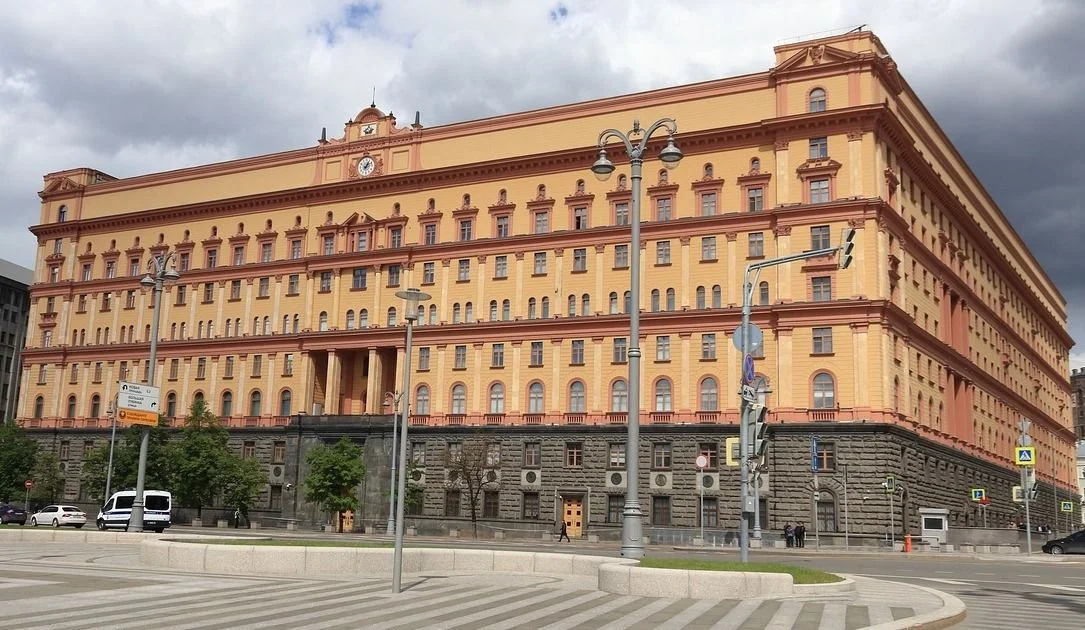 US Accused of Hacking Apple Devices to Spy on Russian Diplomats