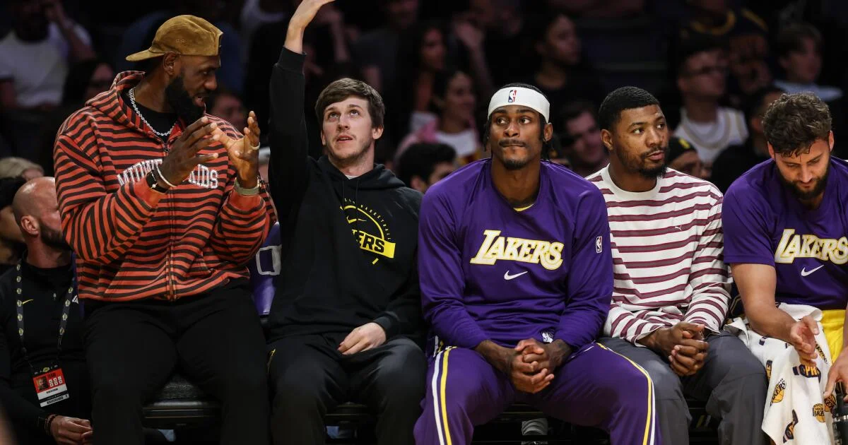 Lakers on life support: it's time to shut down the season
