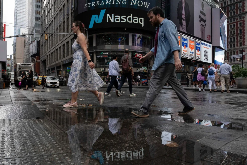 Markets wobble as retailers brace for earnings and consumer mood