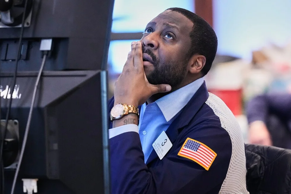Oil dip helps U.S. stocks rebound from early losses