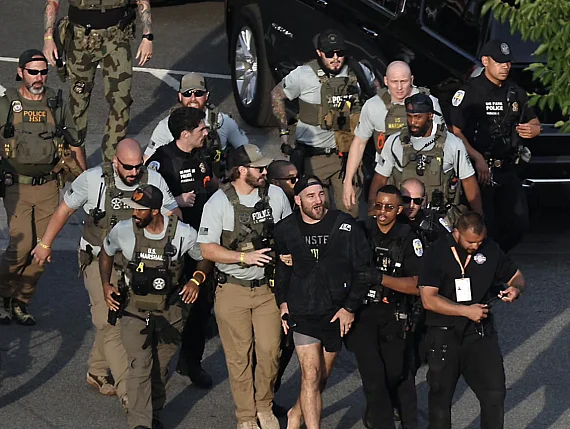 Strickland's DC Fan Fest cameo ends with security escort