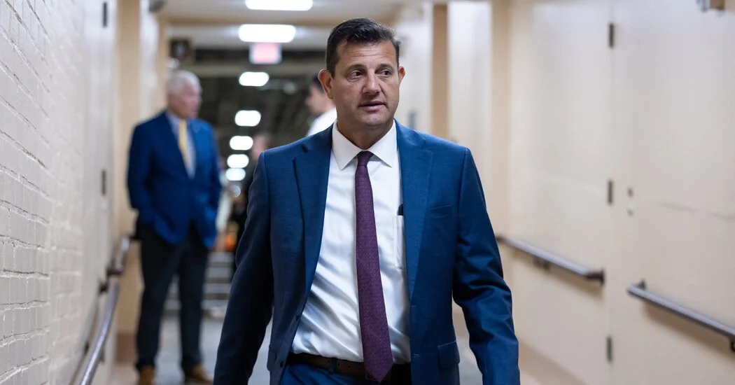 GOP Incumbents Keep Distance as Trump Hosts Dallas Midterm Rally