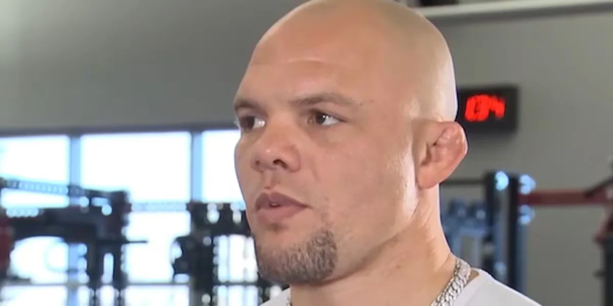 Ex-UFC fighter’s $500K bond set in Gretna domestic violence case