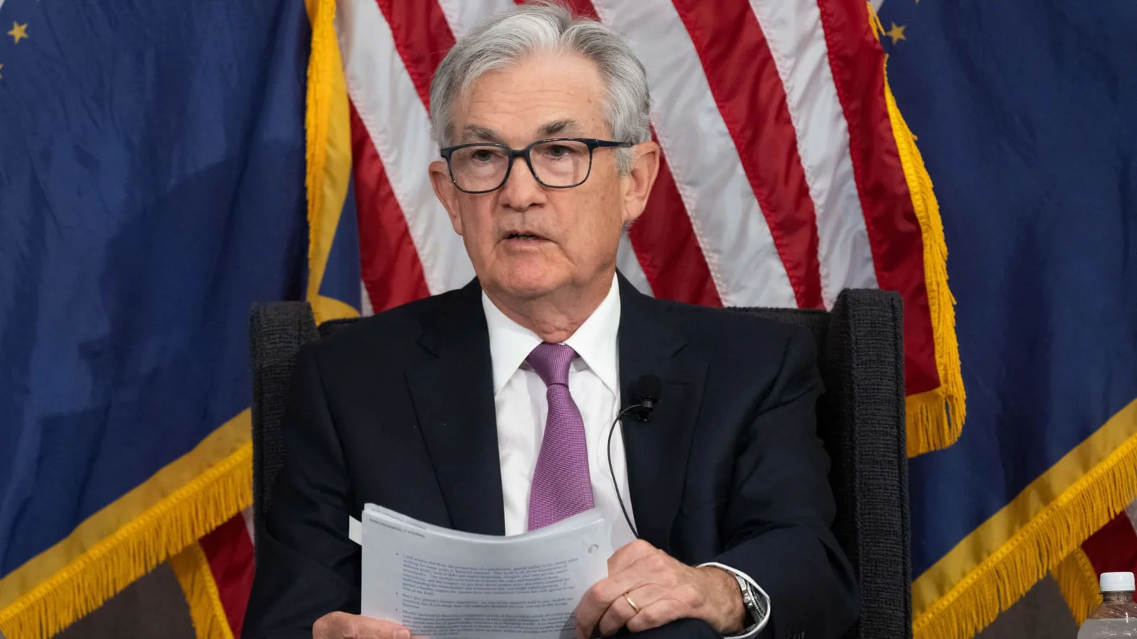 "Powell suggests lower rate hikes to control inflation, but markets remain cautious"