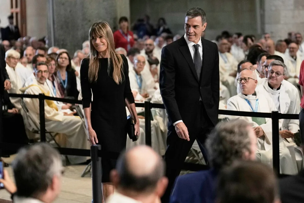 Spain's PM's Wife to Stand Trial in Corruption Case, Passport Surrender Ordered