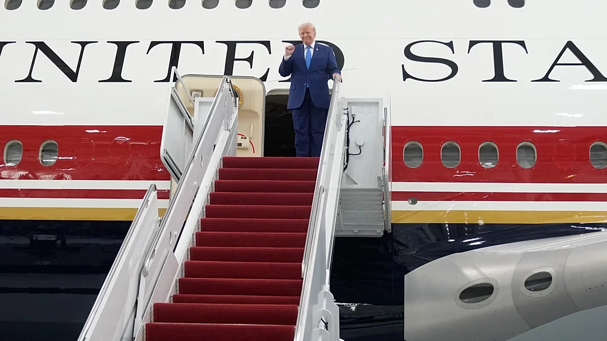 Trump debuts a Qatar-owned Boeing 747 as temporary Air Force One