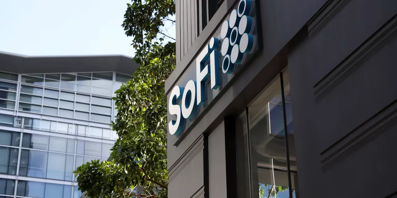 SoFi Stock: Mixed Signals from Wall Street and Insider Selling Raises Questions.