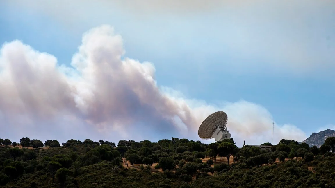 Wildfires near Madrid force evacuation, NASA’s Deep Space Network shifts to Goldstone