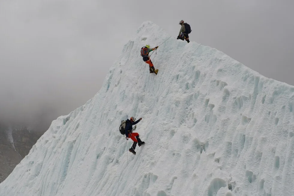 Everest Summit Sees 274 Climbers in a Day, Setting New Record