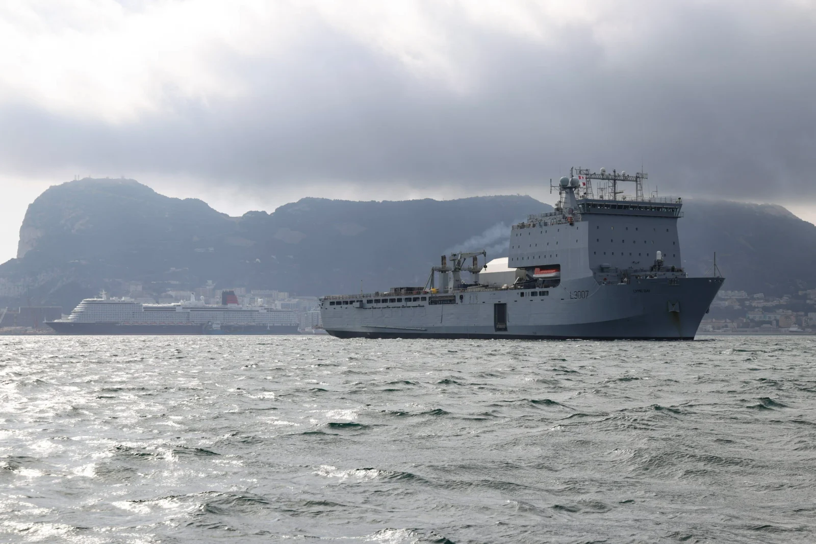 UK Navy Deploys Mine Countermeasures Mothership for Hormuz Strait Mission