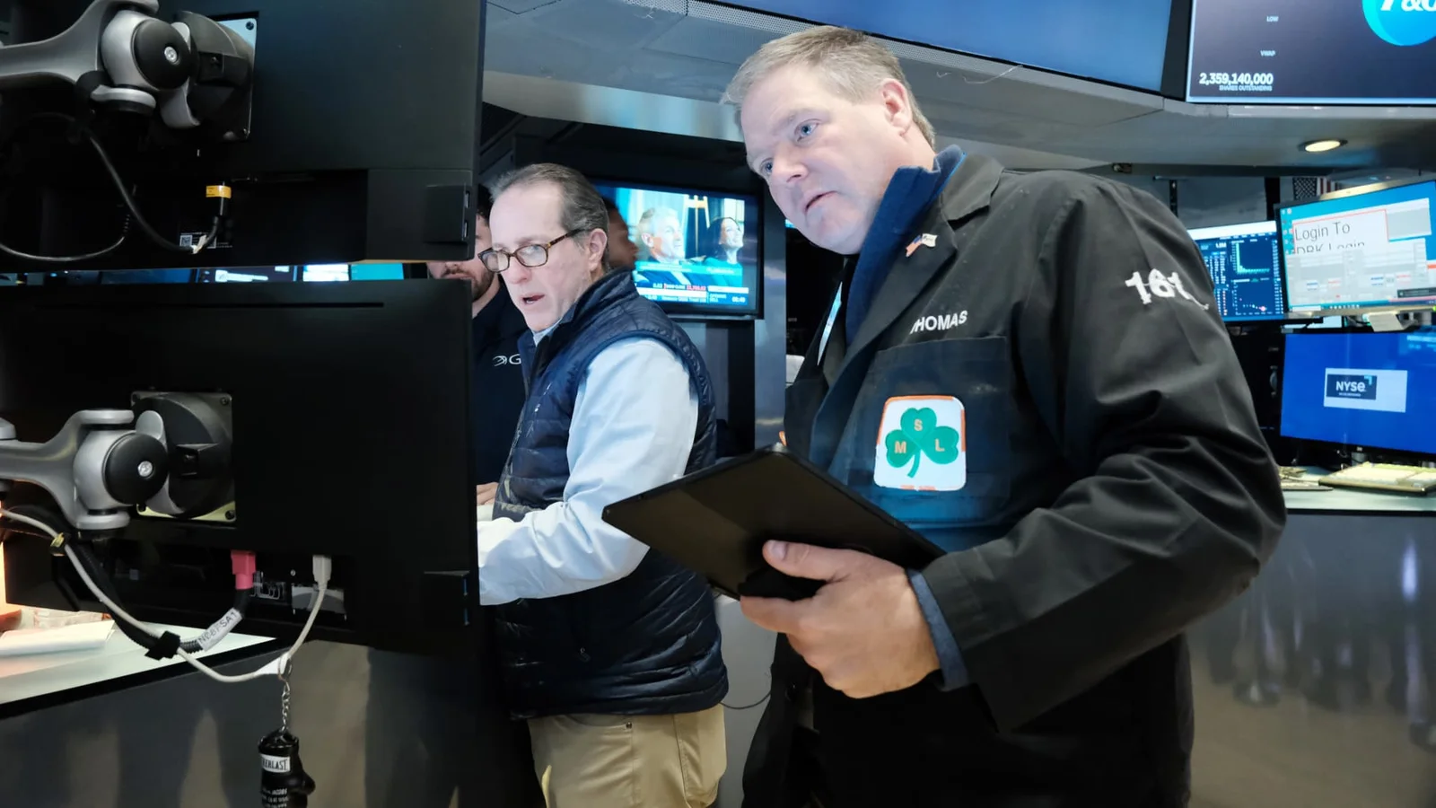 Market Uncertainty: Investors Frustrated as Tech Earnings Approach.