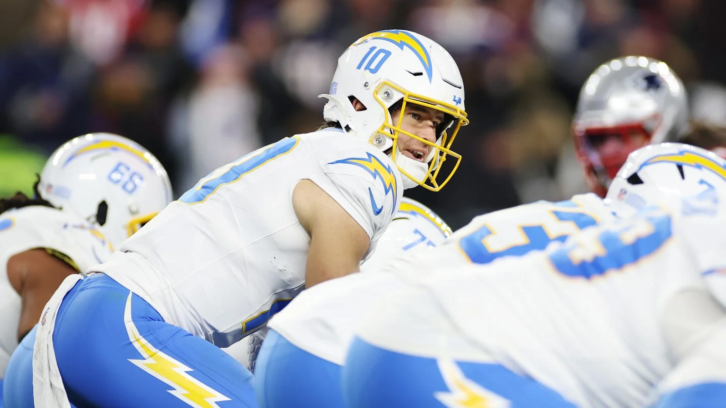 McDaniel pushes Herbert to own the QB role and unlock elite potential